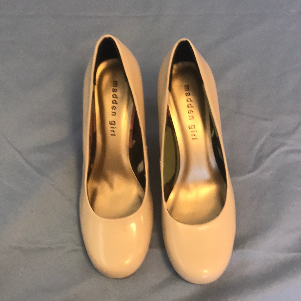 Madden Girl Round Toe Pumps